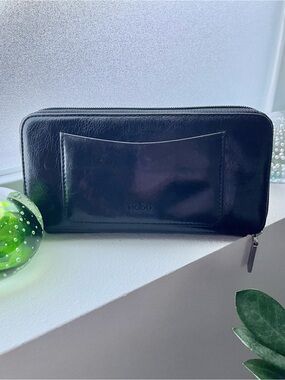 HOBO Zip-Around Wallet in black